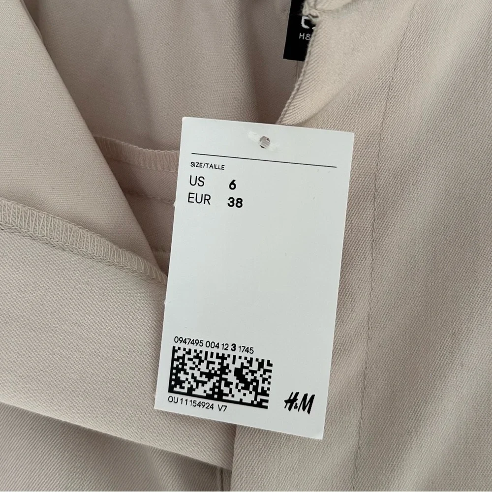 NWT H&M beige dress shorts - Picture 5 of 5